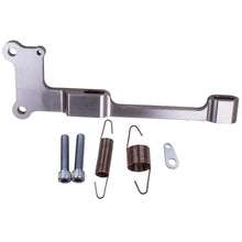 Laad de afbeelding in de galerijviewer, voor Edelbrock Aluminum Carb Mounting Bracket en Stainless Springs