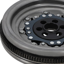 Laad de afbeelding in de galerijviewer, Flywheel 6-speed geschikt voor VW Golf V Jetta III 1.9L 2003-2010 03G105266CG DMF092