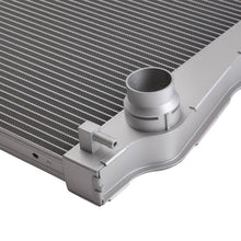 Laad de afbeelding in de galerijviewer, 1-Row Aluminium Radiateur geschikt voor BMW X5 E70 3.0L 4.8L 2007-2010 17117585036