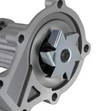 Laad de afbeelding in de galerijviewer, Waterpomp geschikt voor Kubota B1700/B2100 Belt-driven 16241-73034 Aluminium